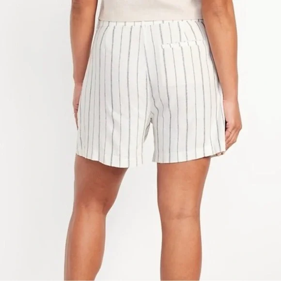 Old Navy Extra High-Waisted Taylor Trouser
Shorts XL - Picture 2 of 10